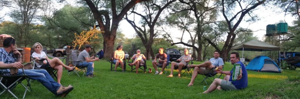 Trail participants relaxing together at Rust de Winter